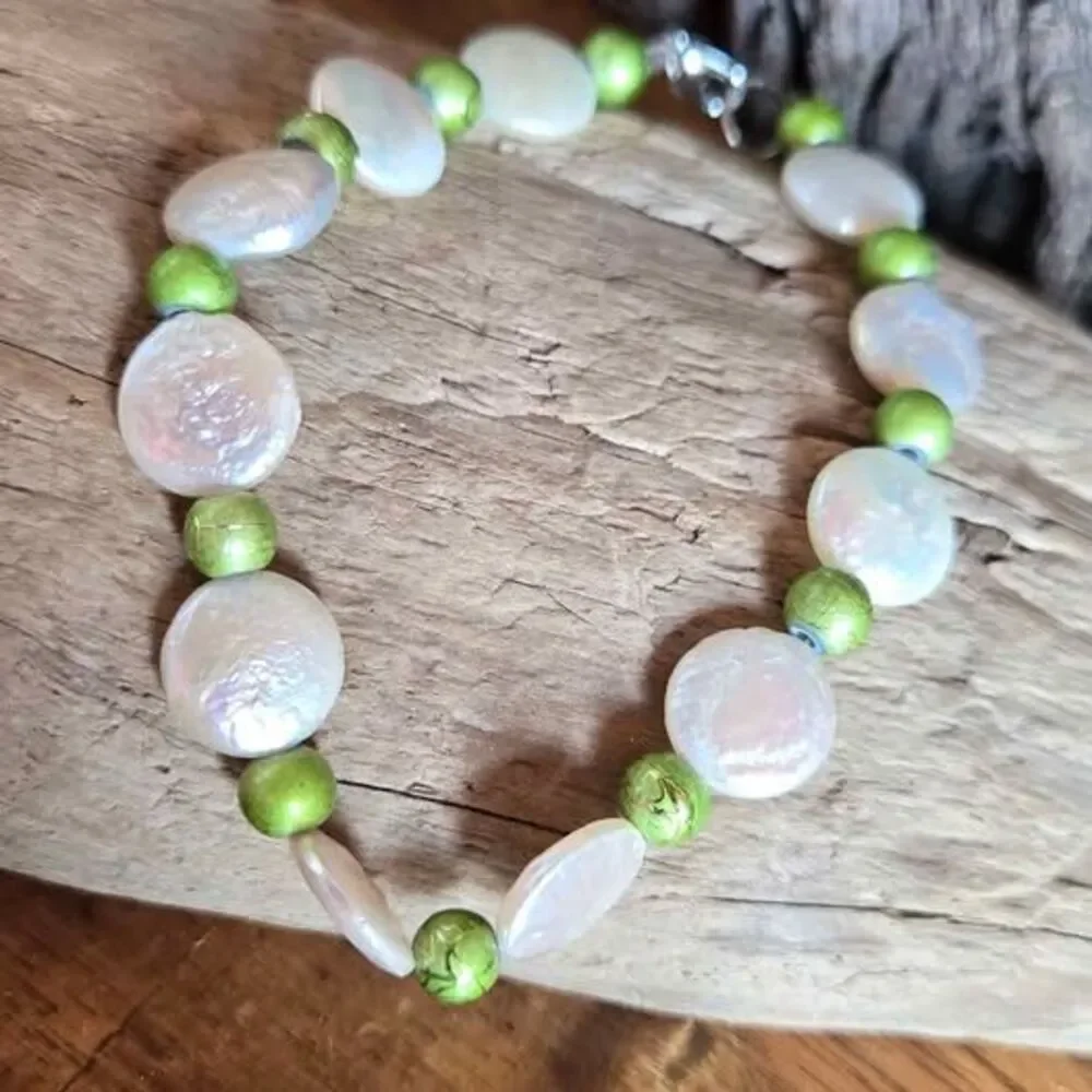 White Shell & Green Glass Beaded Bracelet | 8½ Inch Coastal Boho Bracelet